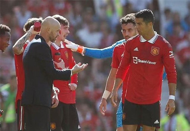 Bị thay sau hiệp 1, Ronaldo giận dỗi bỏ về sớm - Ảnh 1.