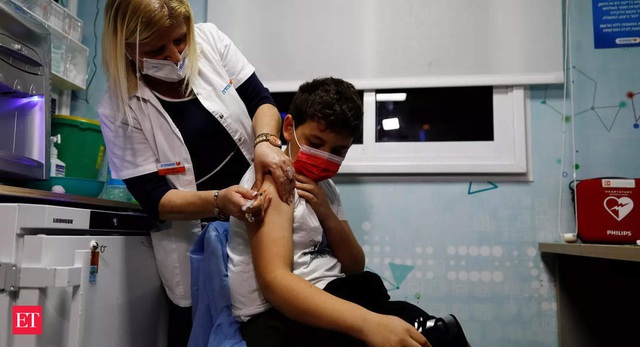 Israel bắt đầu tiêm vaccine ngừa COVID-19 cho trẻ dưới 5 tuổi - Ảnh 1.