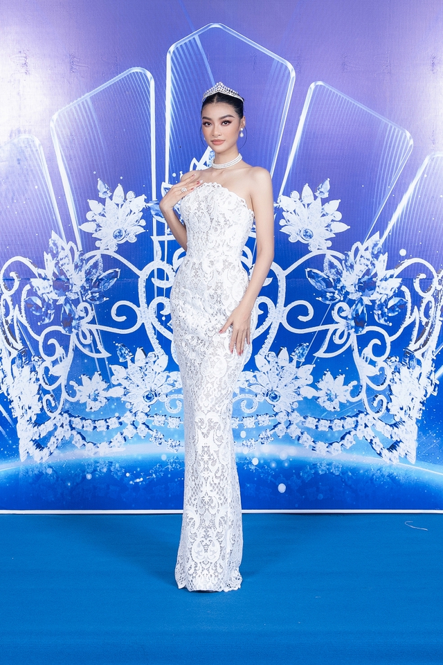 Hoa hậu Thế giới 2021 xuất hiện ngọt ngào tại Quy Nhơn - Ảnh 11.