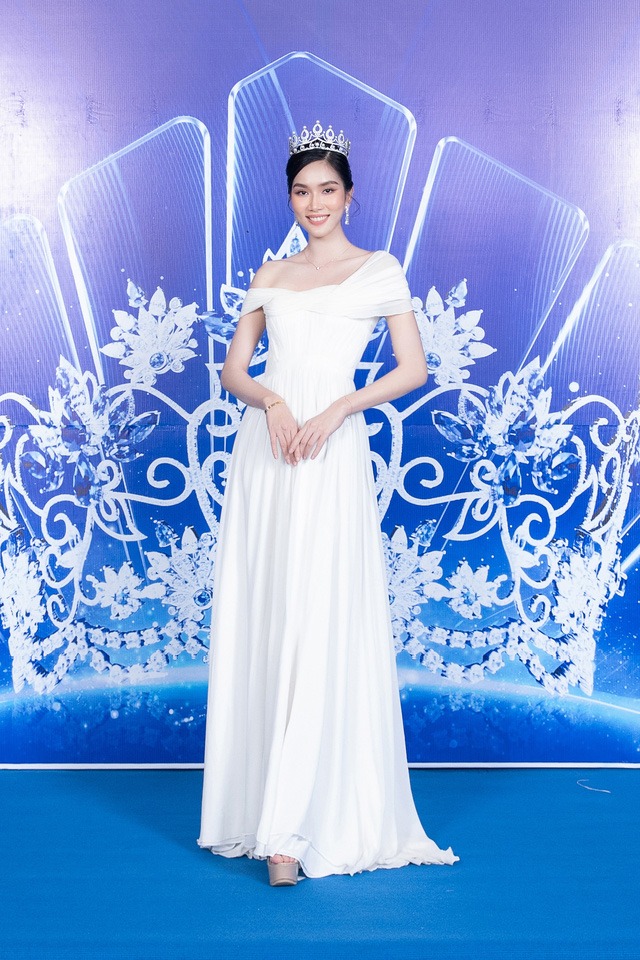 Hoa hậu Thế giới 2021 xuất hiện ngọt ngào tại Quy Nhơn - Ảnh 10.