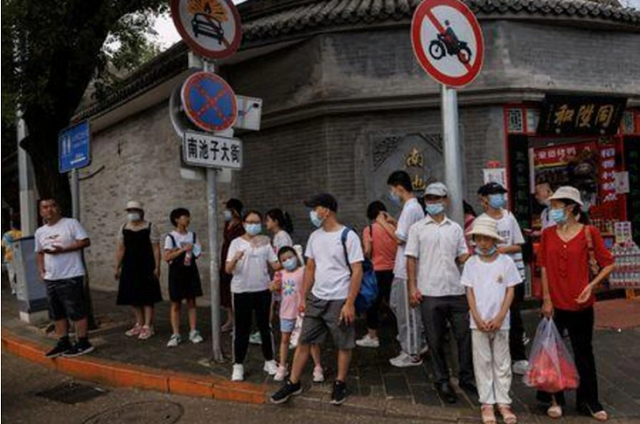 Một số thành phố ở Trung Quốc bổ sung các hạn chế chống dịch, hàng triệu người bị phong tỏa - Ảnh 1.
