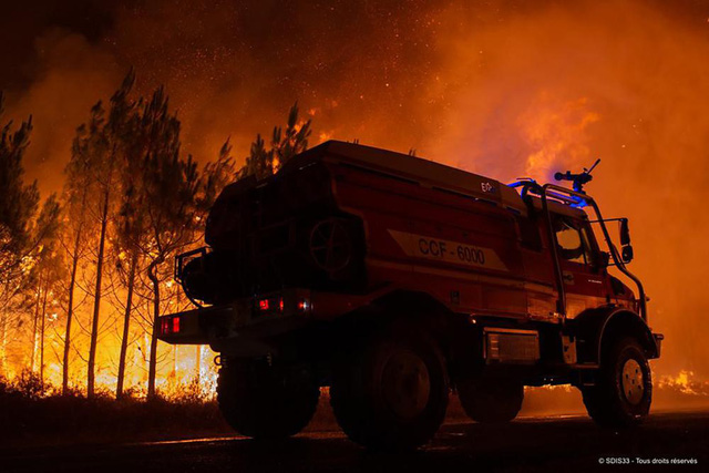 Thêm 5 quốc gia EU giúp Pháp chống cháy rừng - Ảnh 2.