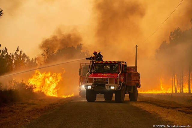 Thêm 5 quốc gia EU giúp Pháp chống cháy rừng - Ảnh 4.