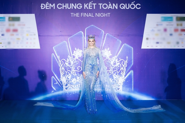 4 Hoa hậu đọ dáng trên thảm đỏ Chung kết Miss World Vietnam 2022 - Ảnh 1.