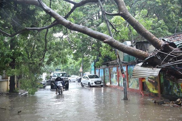 Hoàn lưu bão số 2 gây mưa lớn diện rộng, thiệt hại nặng nề - Ảnh 5.