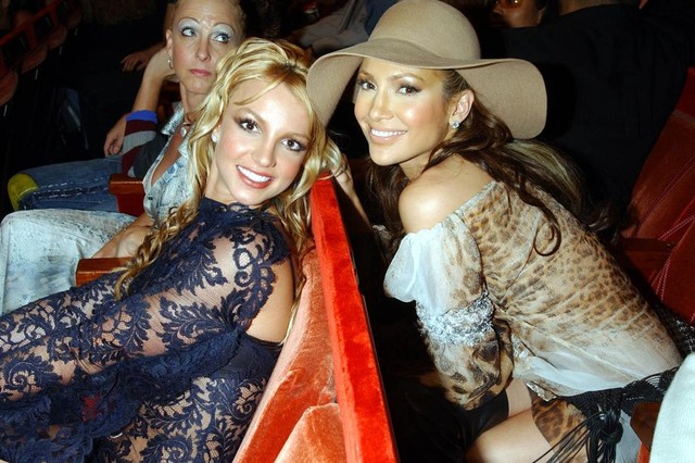 Britney Spears chiến tranh với chồng cũ, Jennifer Lopez gửi tin nhắn ủng hộ - Ảnh 1.