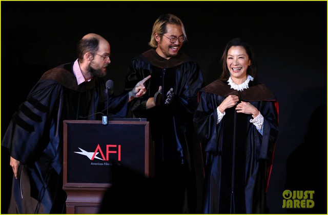 Dương Tử Quỳnh nhận bằng danh dự từ Viện phim Mỹ - Ảnh 1.