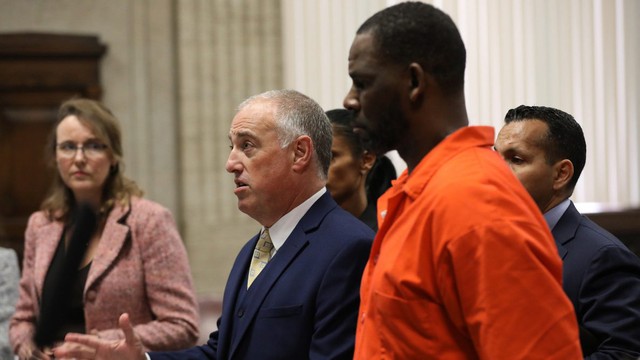 R. Kelly bị xét xử lại vụ án tấn công tình dục sau 14 năm trắng án - Ảnh 1.