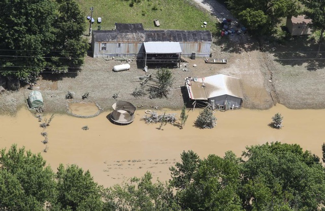 Lũ lụt nghiêm trọng ở Kentucky khiến ít nhất 37 người thiệt mạng - Ảnh 1.
