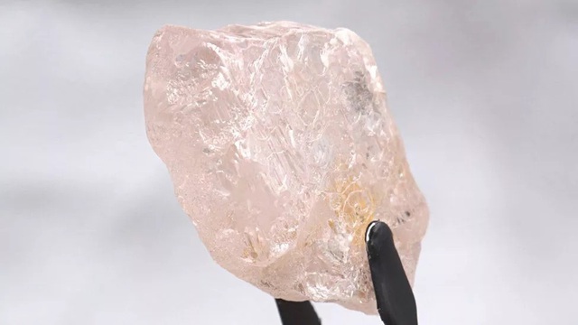 Phát hiện viên kim cương hồng lớn nhất trong vòng 300 năm qua - Ảnh 1.