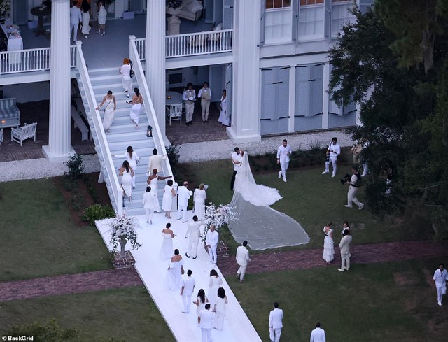 Toàn cảnh đám cưới xa hoa tại đồn điền 8,9 triệu USD của Ben Affleck - Ảnh 3.