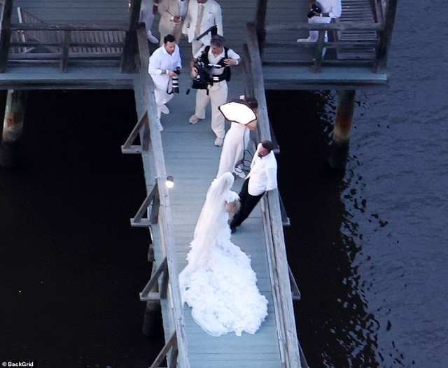 Toàn cảnh đám cưới xa hoa tại đồn điền 8,9 triệu USD của Ben Affleck - Ảnh 13.