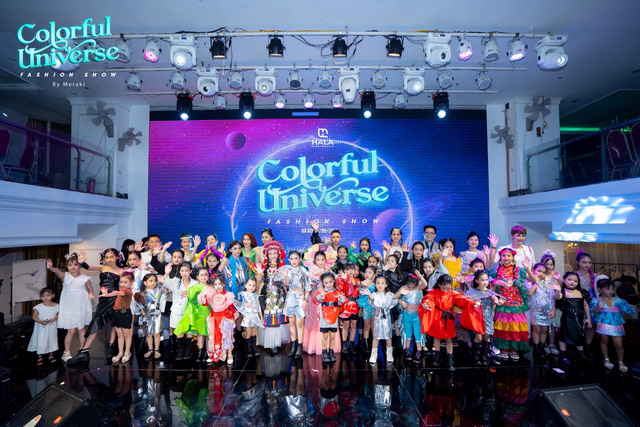 Ấn tượng Colorful Universe Fashion Show – Đêm vũ trụ đa sắc màu - Ảnh 1.