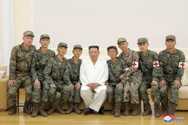 Triều Tiên ghi nhận ca sốt mới vài tuần sau khi tuyên bố chiến thắng COVID-19 - Ảnh 1.