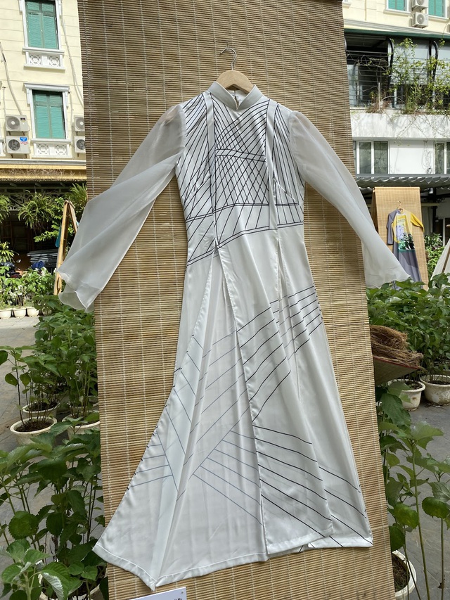 Triển lãm “Áo dài trên con đường di sản: Tôn vinh tà áo dài Việt Nam - Ảnh 8.