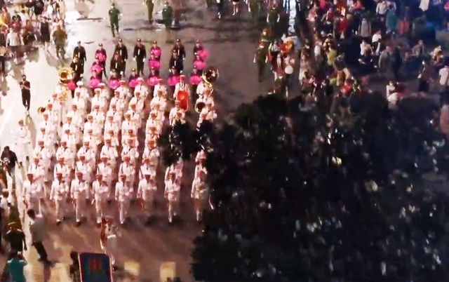 Biểu diễn nhạc kèn kỷ niệm 77 năm Quốc khánh 2/9 tại phố đi bộ Nguyễn Huệ - Ảnh 2.
