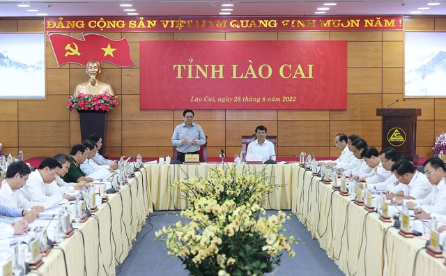 Thủ tướng: Lào Cai phải phát triển nhanh, bền vững, giữ vững quốc phòng, an ninh - Ảnh 2.