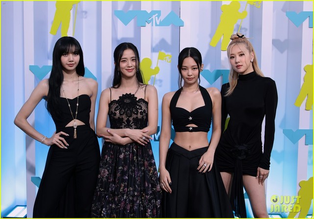 Được đề cử ở giải MTV VMAs, Blackpink chắc chắn sẽ khiến fan càng yêu nhóm hơn với những trang phục màu đen đầy cuốn hút trong MV mới nhất. Click để xem ngay!