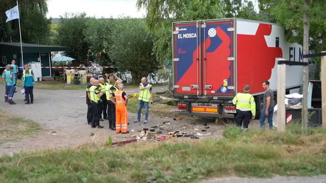 6 người thiệt mạng sau khi xe tải lao vào khu tiệc nướng ở Hà Lan - Ảnh 1.