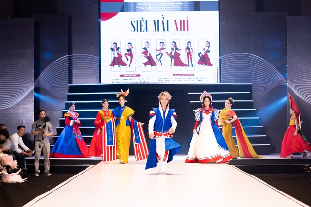 Mẫu nhí diện trang phục đậm chất Hàn mở màn tại Đại hội Siêu mẫu nhí 2022 - Ảnh 5.