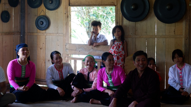 Quỹ Tấm lòng Việt tổ chức hoạt động bảo tồn di sản diễn xướng Pộ Mẹnh - Ảnh 2.