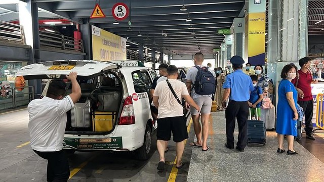Sân bay Tân Sơn Nhất tổ chức lại giao thông, giảm ùn tắc - Ảnh 1.