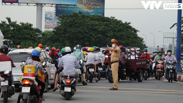 CSGT TP Hồ Chí Minh thắt chặt kiểm soát, phân luồng giao thông dịp lễ 2/9 - Ảnh 3.