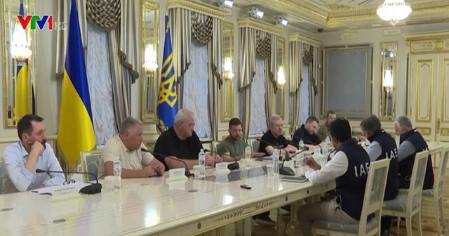Tổng thống Ukraine gặp phái bộ IAEA - Ảnh 1.