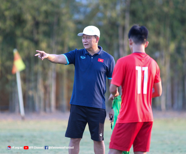 U16 Việt Nam chuẩn bị cho trận tranh ngôi nhất bảng với U16 Indonesia - Ảnh 1.