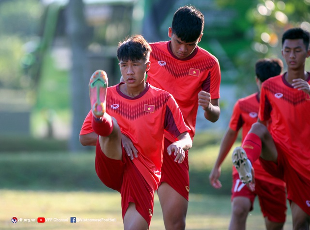 U16 Việt Nam chuẩn bị cho trận tranh ngôi nhất bảng với U16 Indonesia - Ảnh 2.