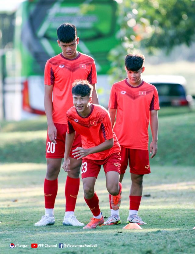 U16 Việt Nam chuẩn bị cho trận tranh ngôi nhất bảng với U16 Indonesia - Ảnh 3.