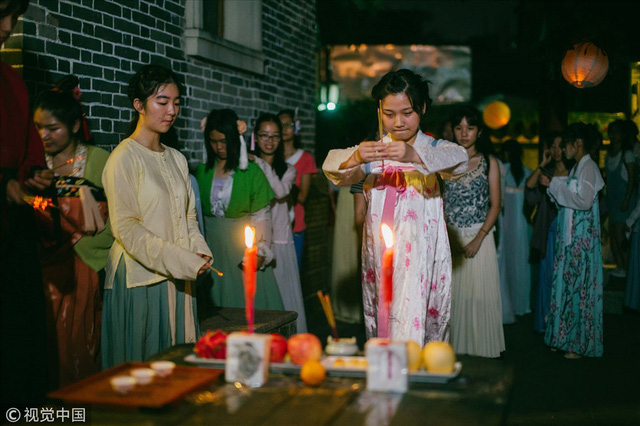 Người dân ăn mừng ngày lễ tình nhân Đài Loan