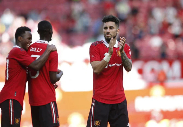 Alex Telles chia tay Manchester United - Ảnh 1.