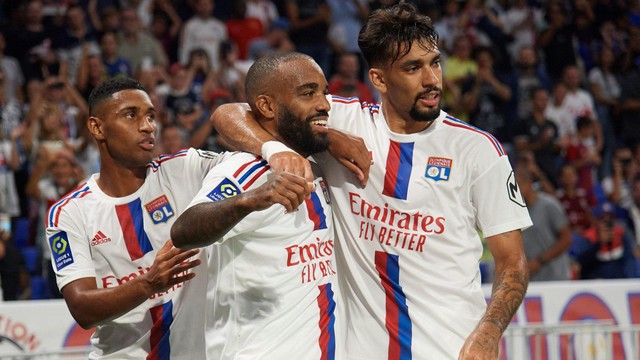 Lacazette tỏa sáng, Lyon chật vật giành 3 điểm ở trận khai màn Ligue 1 - Ảnh 1.