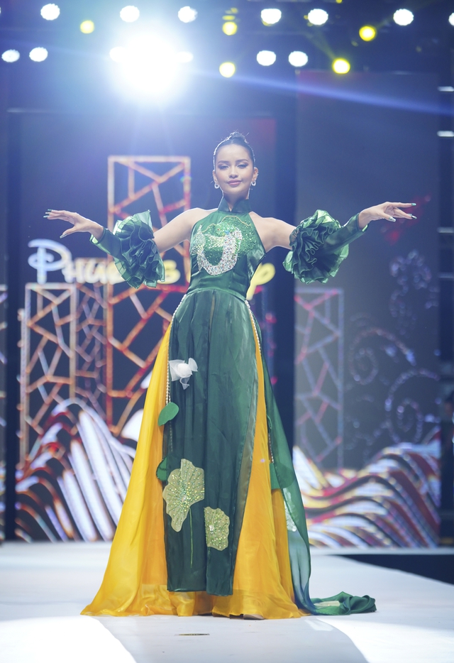 Hoa hậu Ngọc Châu xinh đẹp làm vedette tại show áo dài trên đất Nghệ - Ảnh 6.