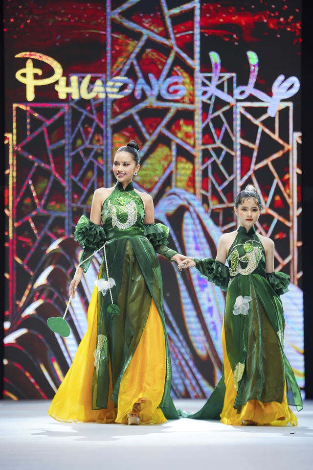Hoa hậu Ngọc Châu xinh đẹp làm vedette tại show áo dài trên đất Nghệ - Ảnh 5.