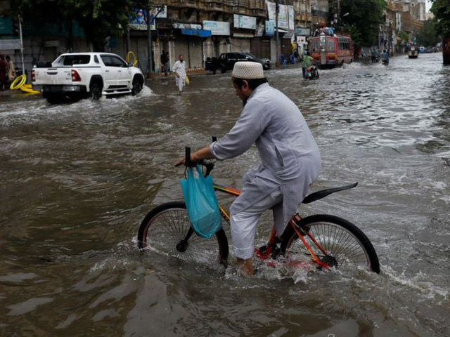 Hơn 500 người tử vong ở Pakistan vào tháng mưa lũ kỷ lục trong nhiều thập kỷ - Ảnh 1.