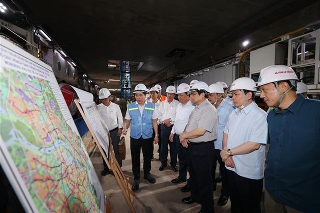 Thủ tướng: Thi công 3 ca 4 kíp, giao ban hàng tuần để xử lý vướng mắc dự án metro Nhổn - ga Hà Nội - Ảnh 2.