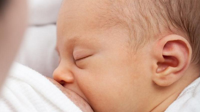 Tỷ lệ nuôi con bằng sữa mẹ ở Pháp thấp nhất thế giới - Ảnh 1.