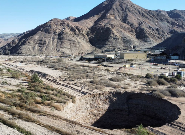Chile xử lý những người liên quan đến “hố tử thần” khổng lồ gần mỏ đồng - Ảnh 1.