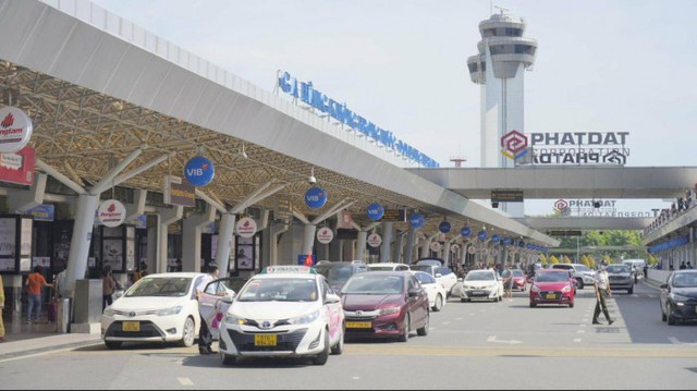 Sân bay Tân Sơn Nhất chuẩn bị phương án đón 120.000 khách/ngày dịp Tết - Ảnh 1.