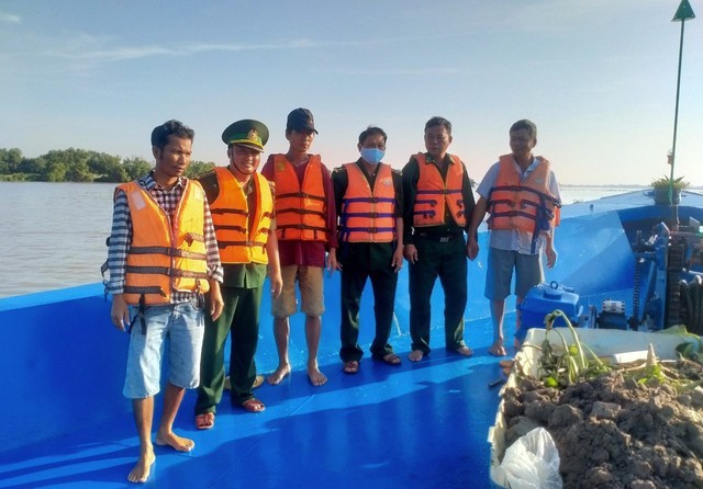 Cứu hộ thành công ba nạn nhân vụ chìm tàu trên sông Soài Rạp - Ảnh 3.