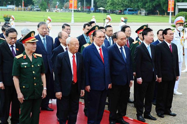 Lãnh đạo Đảng và Nhà nước viếng Chủ tịch Hồ Chí Minh nhân dịp Quốc khánh 2/9 - Ảnh 2.