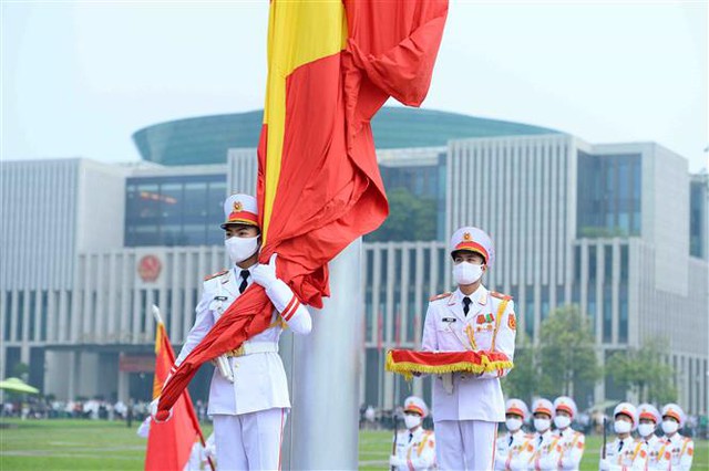 Lễ thượng cờ mừng Quốc khánh ở Lăng Chủ tịch Hồ Chí Minh - Ảnh 5.
