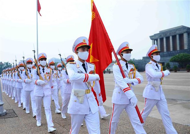 Cờ 9 quân: Cờ 9 quân, biểu tượng của tâm và phẩm chất võ nghệ Việt Nam, luôn được người dân yêu mến và tôn vinh. Năm 2024, giữa bối cảnh thế giới đang đối mặt với nhiều thách thức, cờ 9 quân trở thành sự tự hào và tinh thần đoàn kết của đất nước Việt Nam, kêu gọi mọi người hãy cùng nhau bảo vệ hòa bình và thăng tiến đất nước.