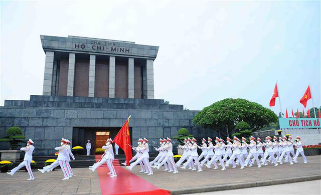 Lễ thượng cờ mừng Quốc khánh ở Lăng Chủ tịch Hồ Chí Minh - Ảnh 1.