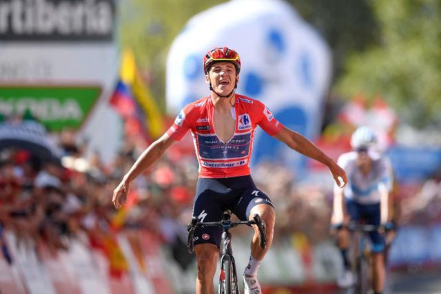 Richard Carapaz giành chiến thắng chặng 20 La Vuelta - Ảnh 2.