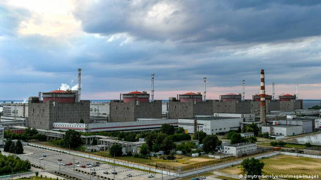 Nỗi lo kép đe dọa người dân sống gần nhà máy điện hạt nhân Zaporizhzhia - Ảnh 1.