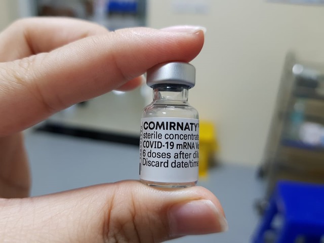 Thêm 1,5 triệu liều vaccine phòng COVID-19 Pfizer về đến Việt Nam - Ảnh 1.