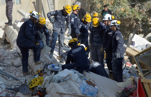 Số nạn nhân tử vong trong vụ sập  tòa nhà ở Jordan tăng lên 9 người - Ảnh 1.